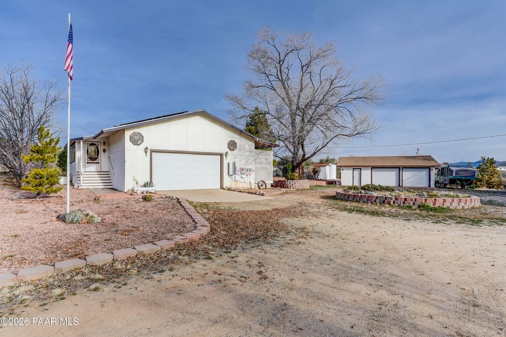 Photo of 11020 E Esther Lane, Dewey-Humboldt, AZ 86327 (MLS # 1081675)