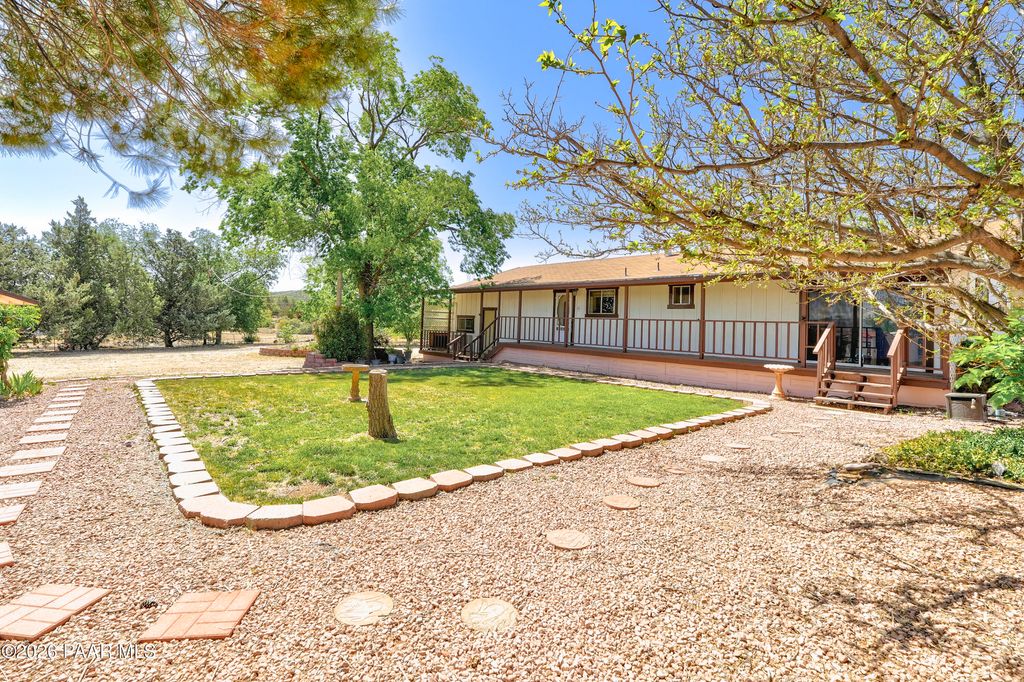 Photo of 11020 E Esther Lane, Dewey-Humboldt, AZ 86327 (MLS # 1081675)