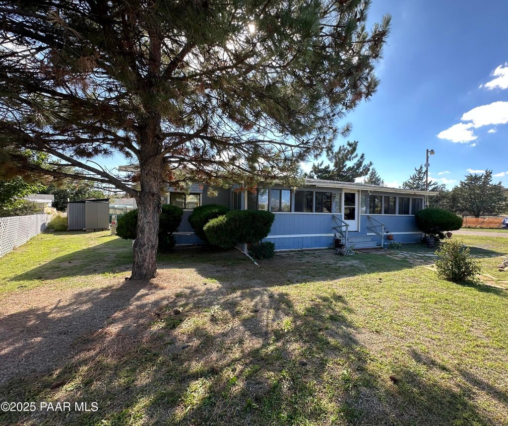 Photo of 18212 S Pioneer Road, Peeples Valley, AZ 86332 (MLS # 1077002)