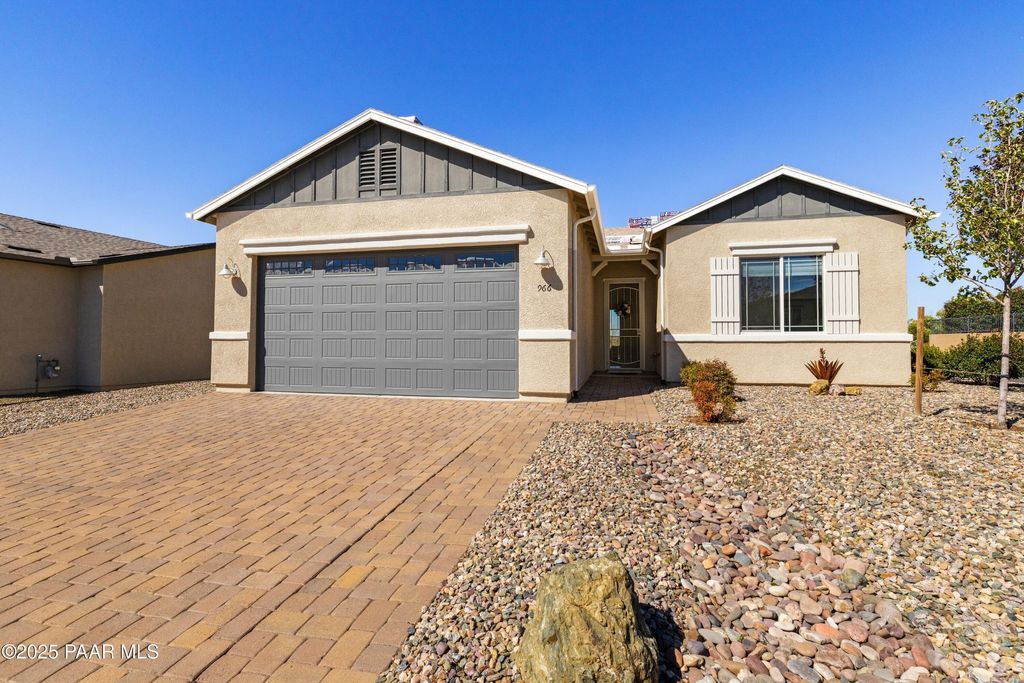 Photo of 966 N Diaz Street, Dewey-Humboldt, AZ 86327 (MLS # 1077090)