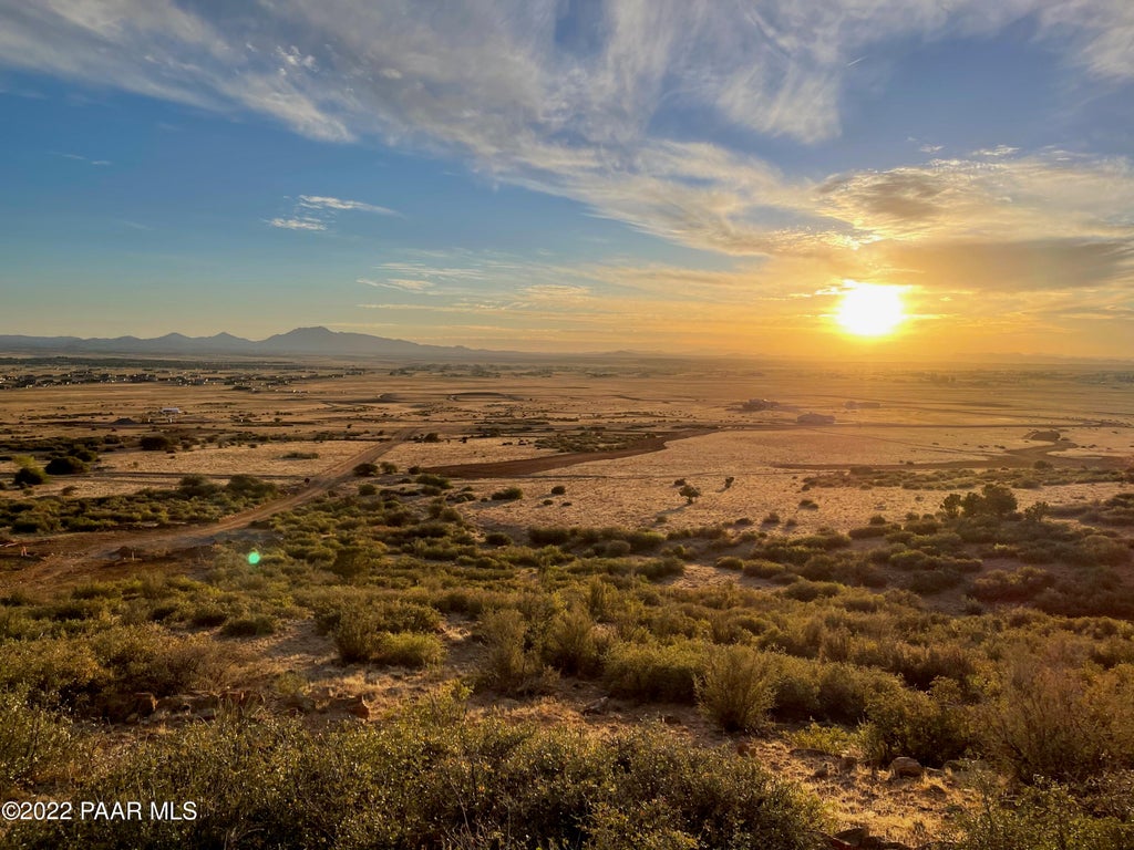 Photo of 10221 E Woven Gold (Lot 71) Way, Prescott Valley, AZ 86315 (MLS # 1084891)