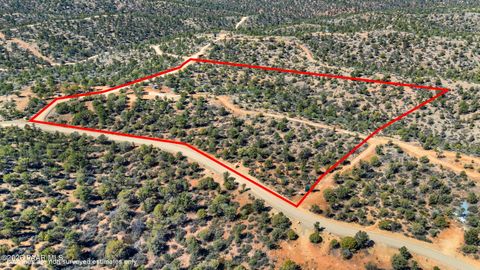 Photo of 00 W Everlark 2b Trail, Prescott, AZ 86305 (MLS # 1080436)