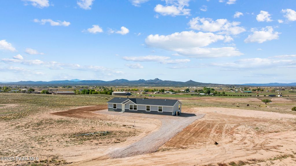 Photo of 2729 W Grapevine Court, Paulden, AZ 86334 (MLS # 1077060)