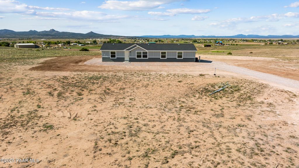Photo of 2729 W Grapevine Court, Paulden, AZ 86334 (MLS # 1077060)