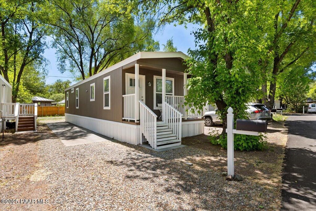 Photo of 689 Whipple Street #17, Prescott, AZ 86301 (MLS # 1078486)