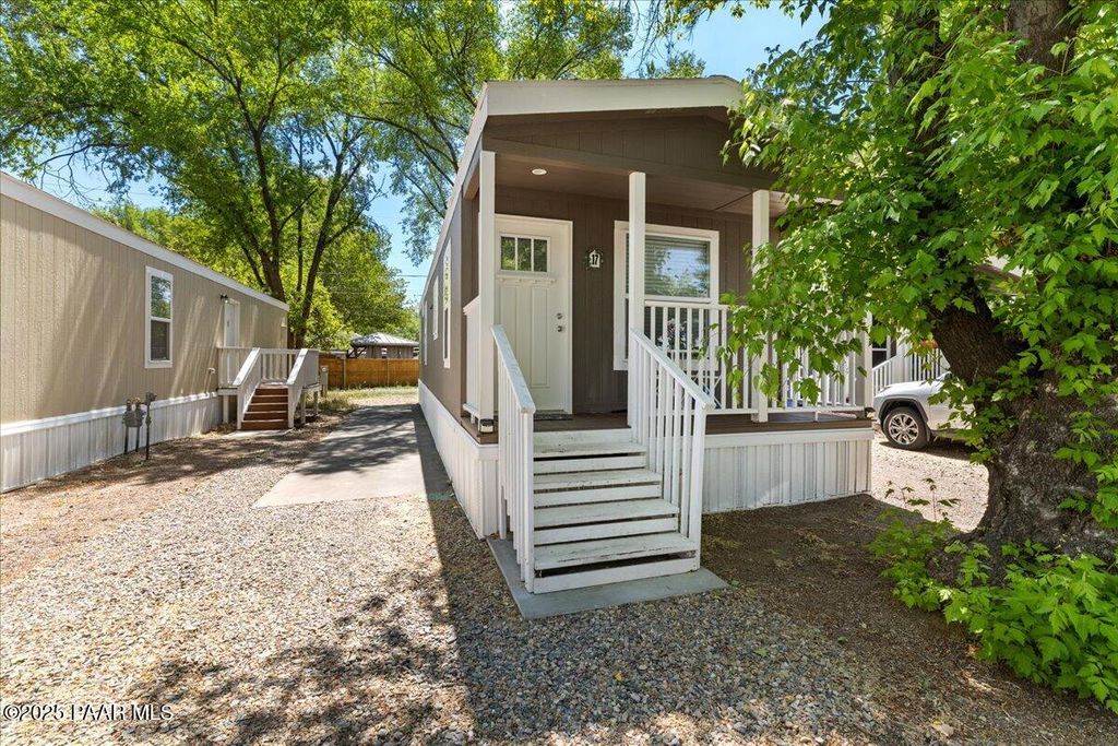 Photo of 689 Whipple Street #17, Prescott, AZ 86301 (MLS # 1078486)