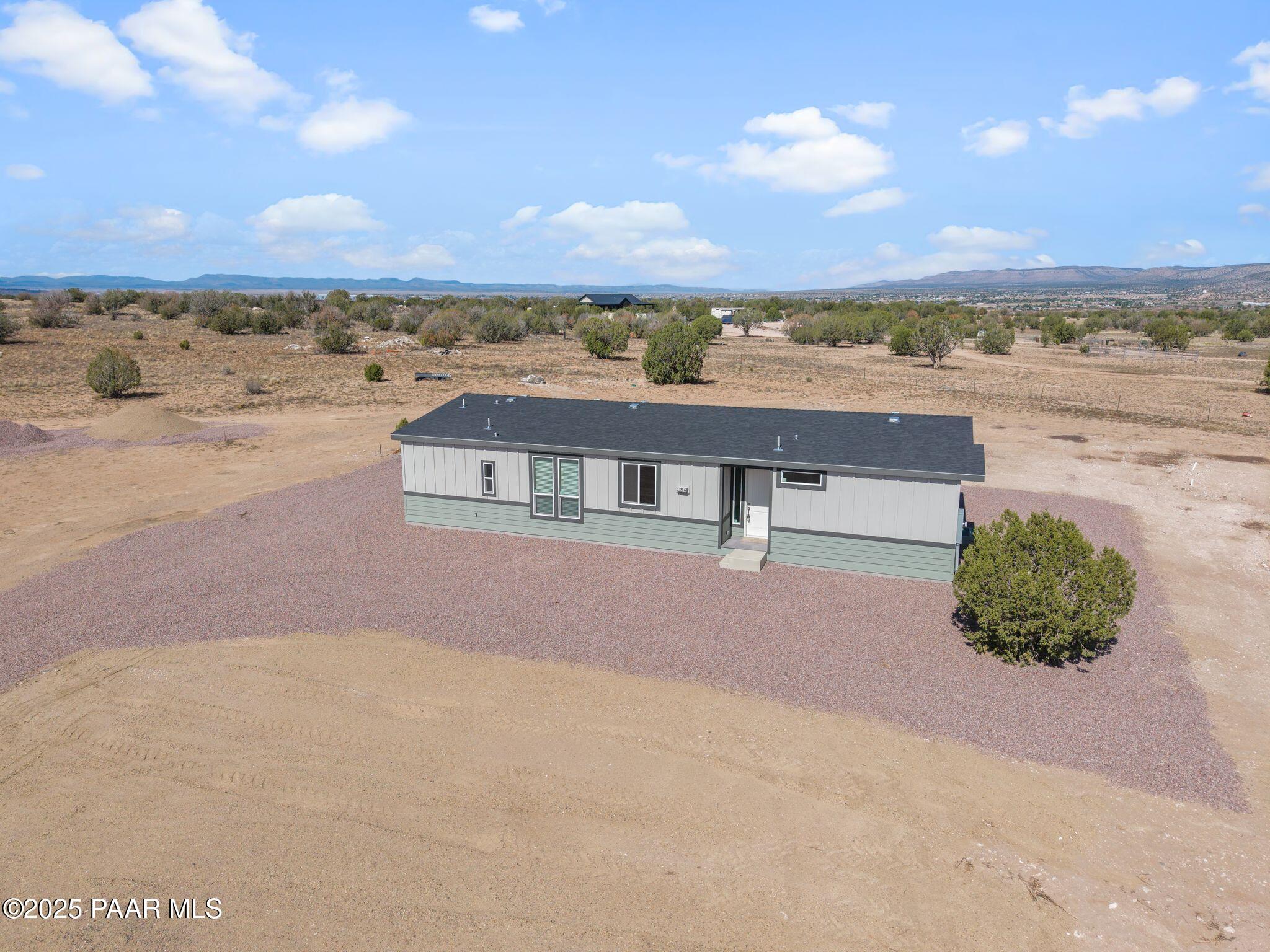 1216 E Saddlebum Trail