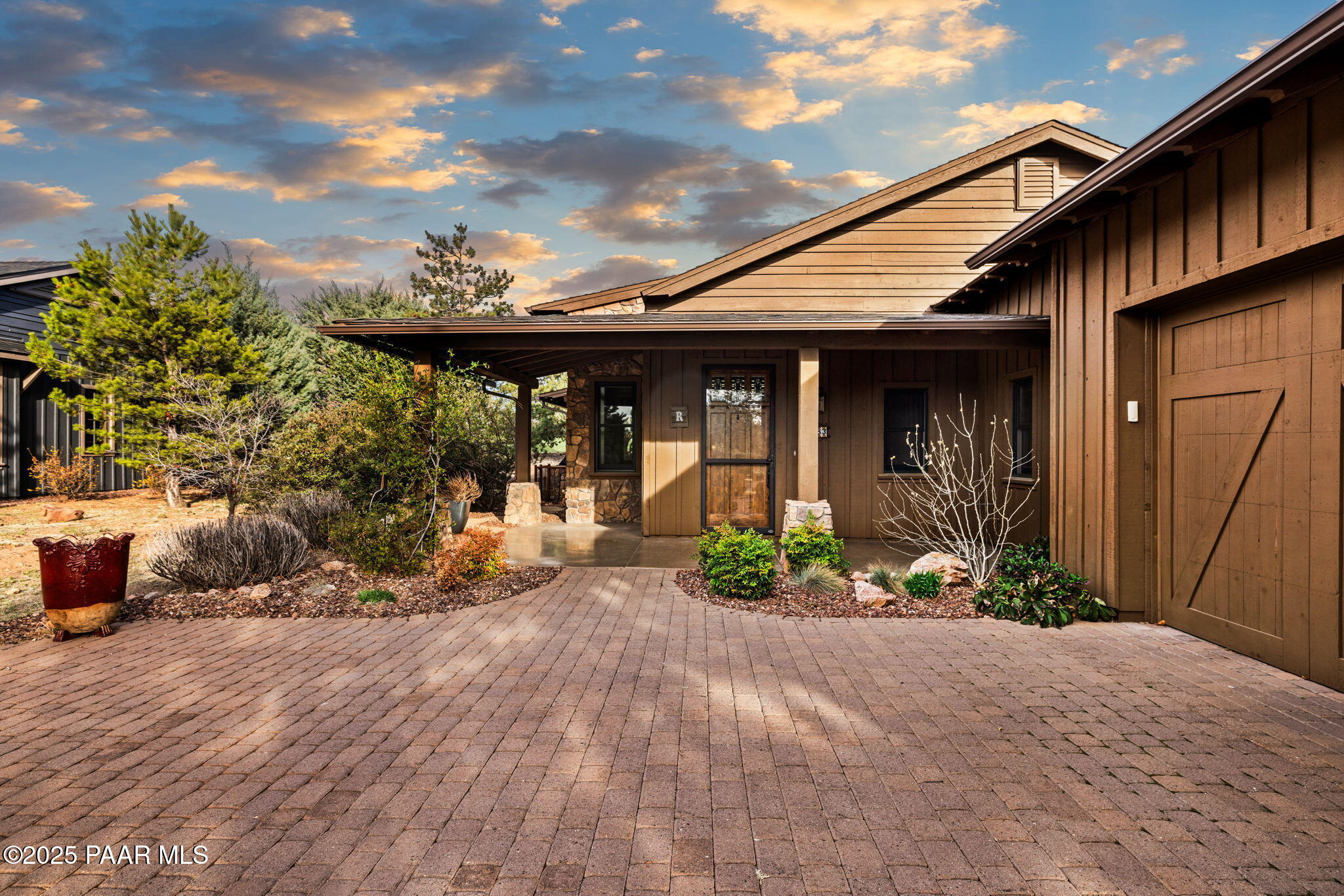 5653 W Johnny Mullins Drive