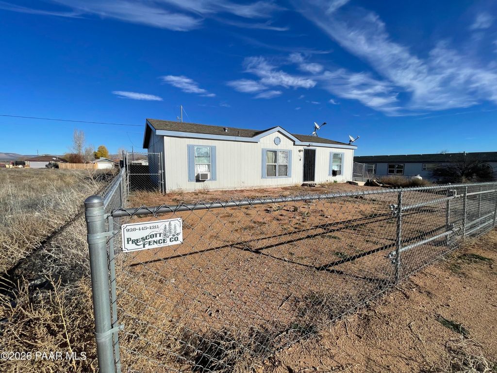 Photo of 190 W Rio Trail, Paulden, AZ 86334 (MLS # 1078987)