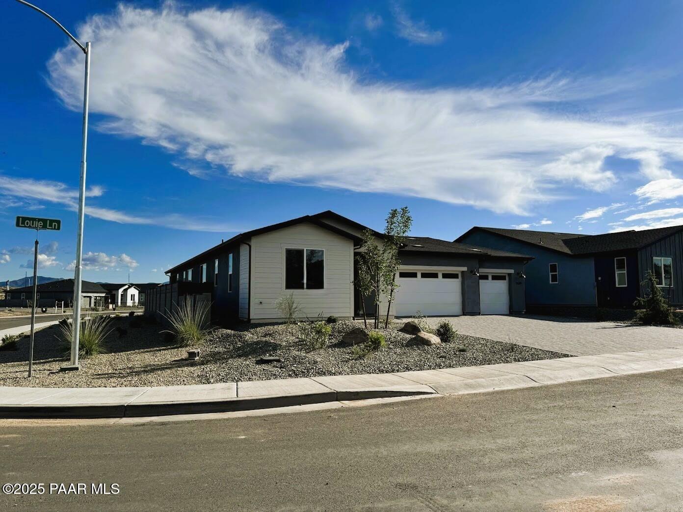 7639 E Louie Lane