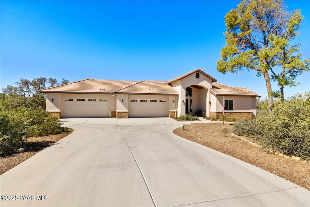 Photo of 13150 N Trail Blazer Drive, Prescott, AZ 86305 (MLS # 1077068)