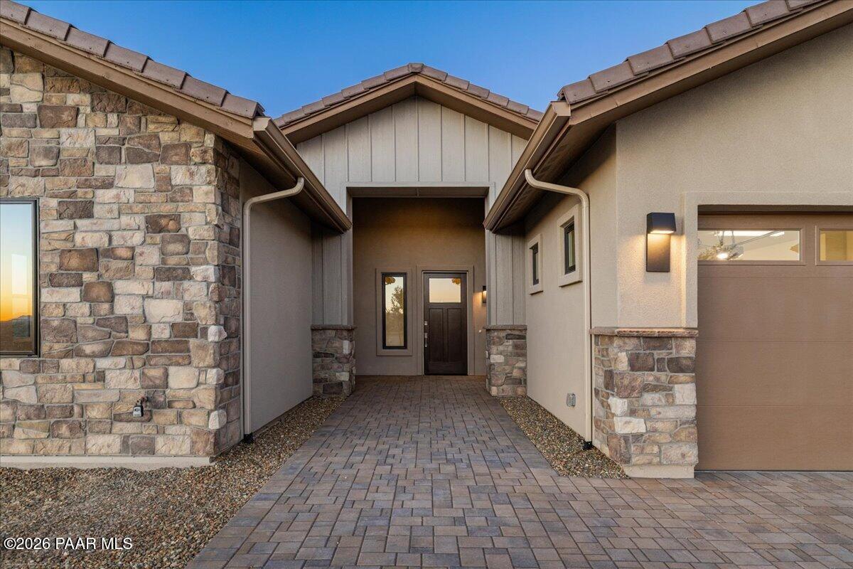 5225 High Cliff Way