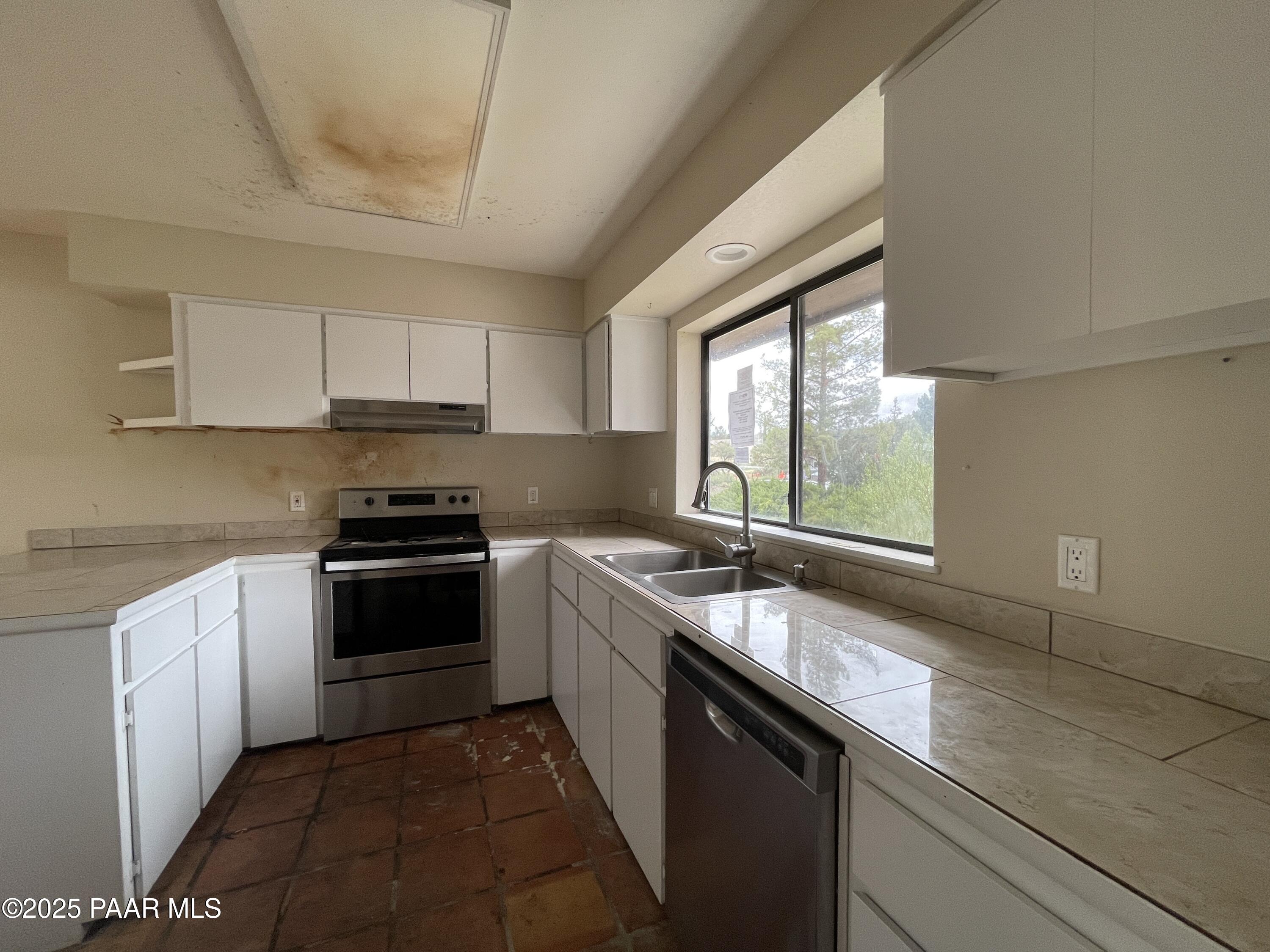 17288 E Lakeview Court