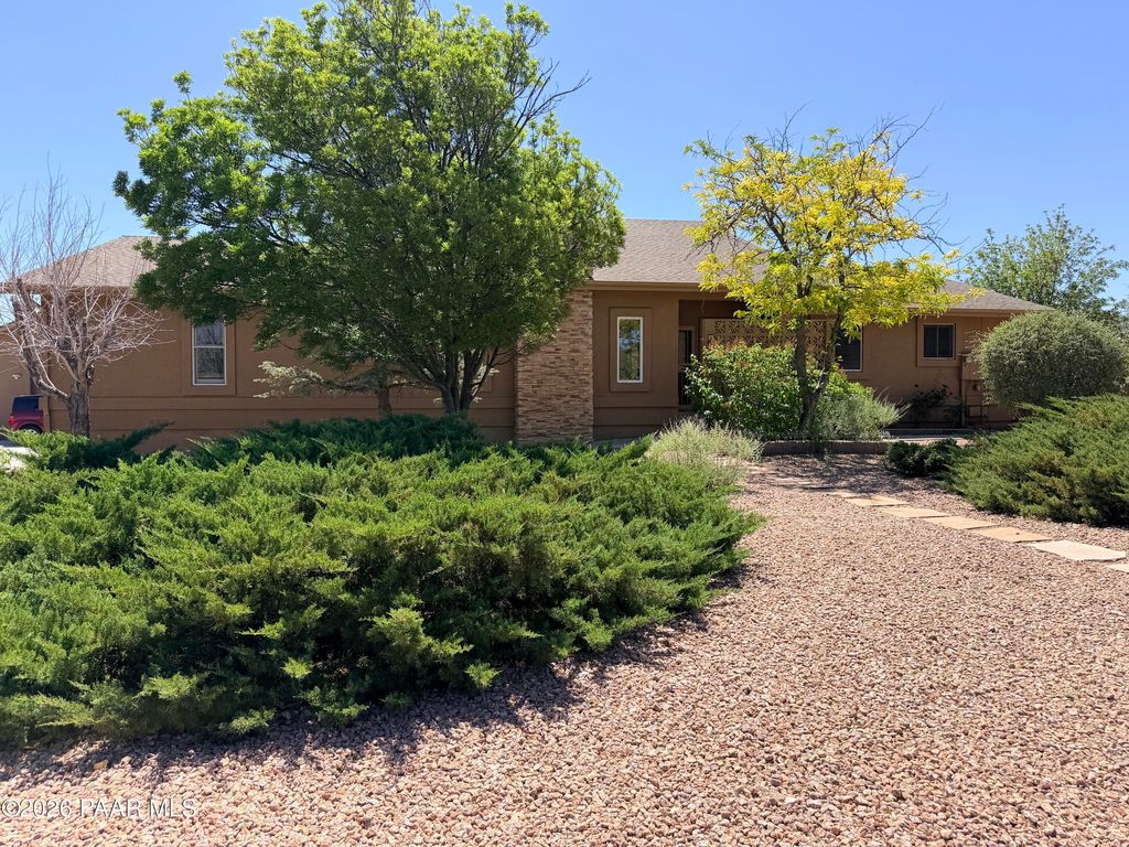 Photo of 5697 N Honeysuckle Road, Prescott, AZ 86305 (MLS # 1082265)