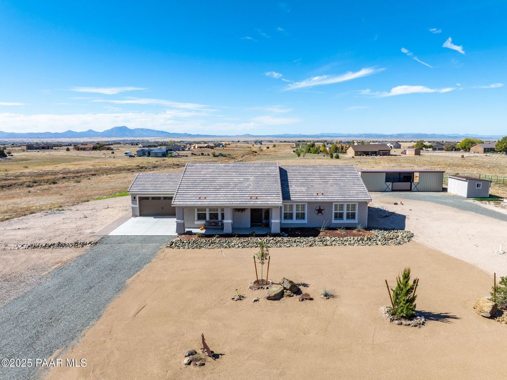 Photo of 11836 N Coyote Run Road, Prescott Valley, AZ 86315 (MLS # 1077701)