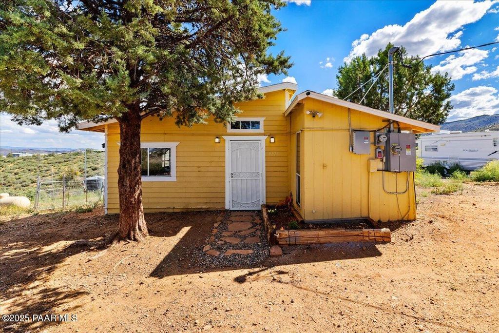 Photo of 9275 E Chestnut Hill Avenue, Dewey-Humboldt, AZ 86327 (MLS # 1078796)