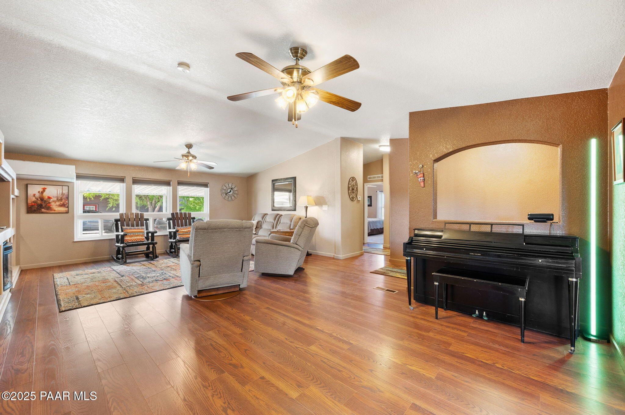 499 W Rolling Hills Road Road