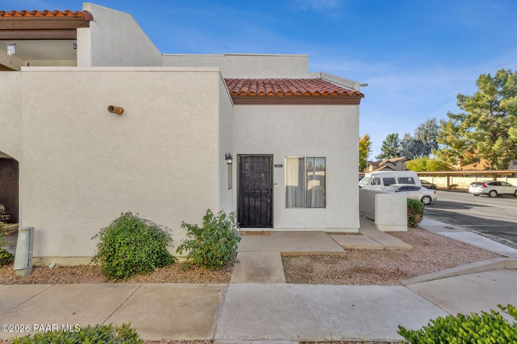 Photo of 4730 W Northern Avenue #1106, Glendale, AZ 85301 (MLS # 1078701)