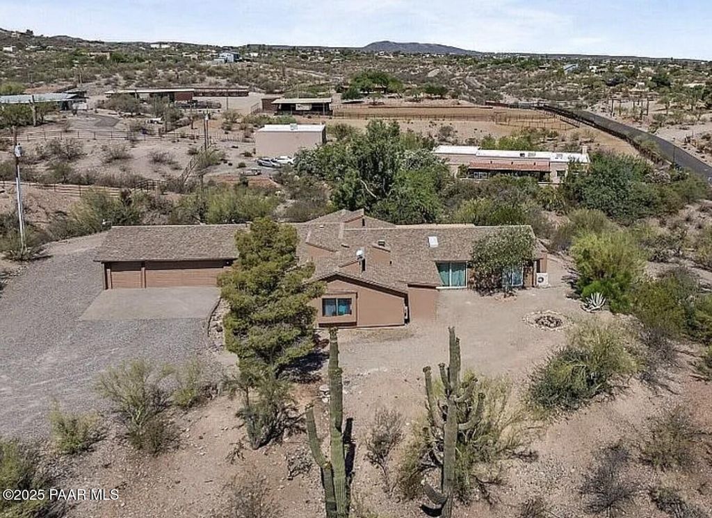 Photo of 835 W Palo Verde Drive, Wickenburg, AZ 85390 (MLS # 1078361)