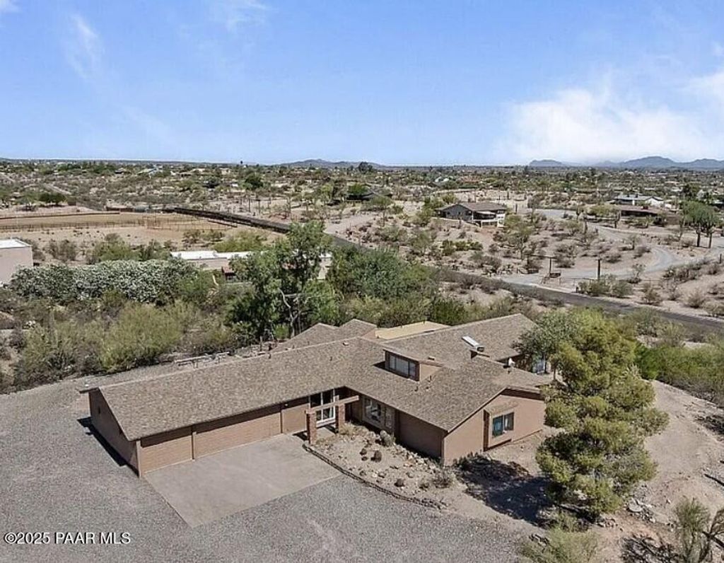 Photo of 835 W Palo Verde Drive, Wickenburg, AZ 85390 (MLS # 1078361)