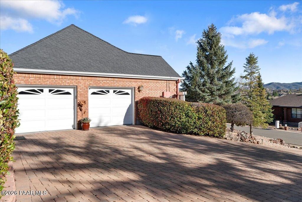 Photo of 814 Golden Hawk Drive, Prescott, AZ 86301 (MLS # 1080290)