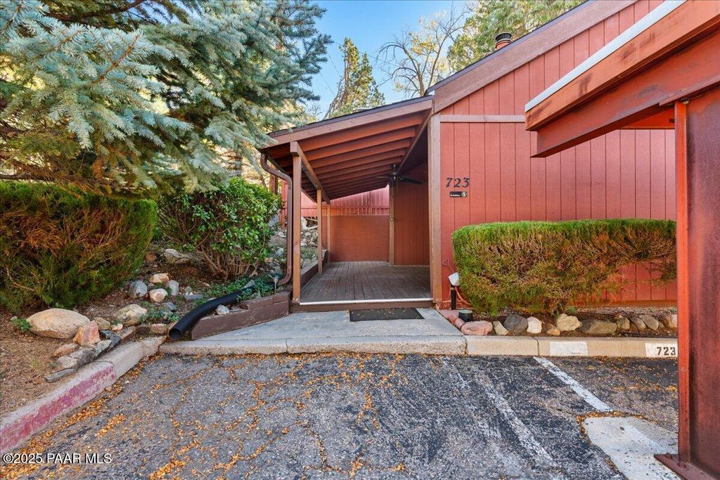 Photo of 723 S Granite Street, Prescott, AZ 86303 (MLS # 1077483)