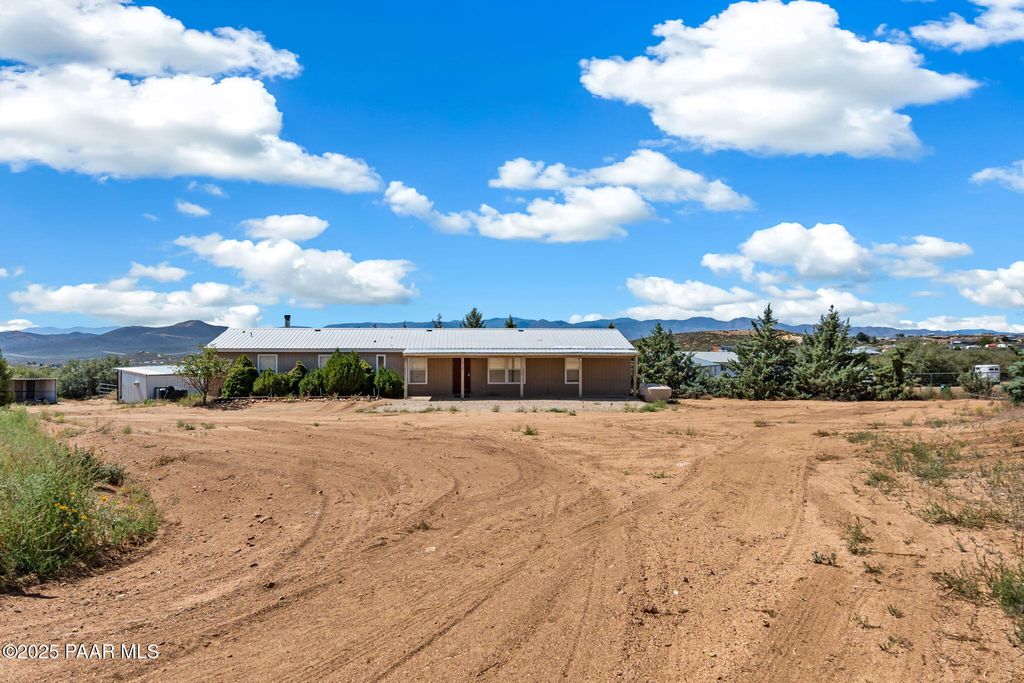 Photo of 18125 E Roper Way, Dewey-Humboldt, AZ 86327 (MLS # 1082225)