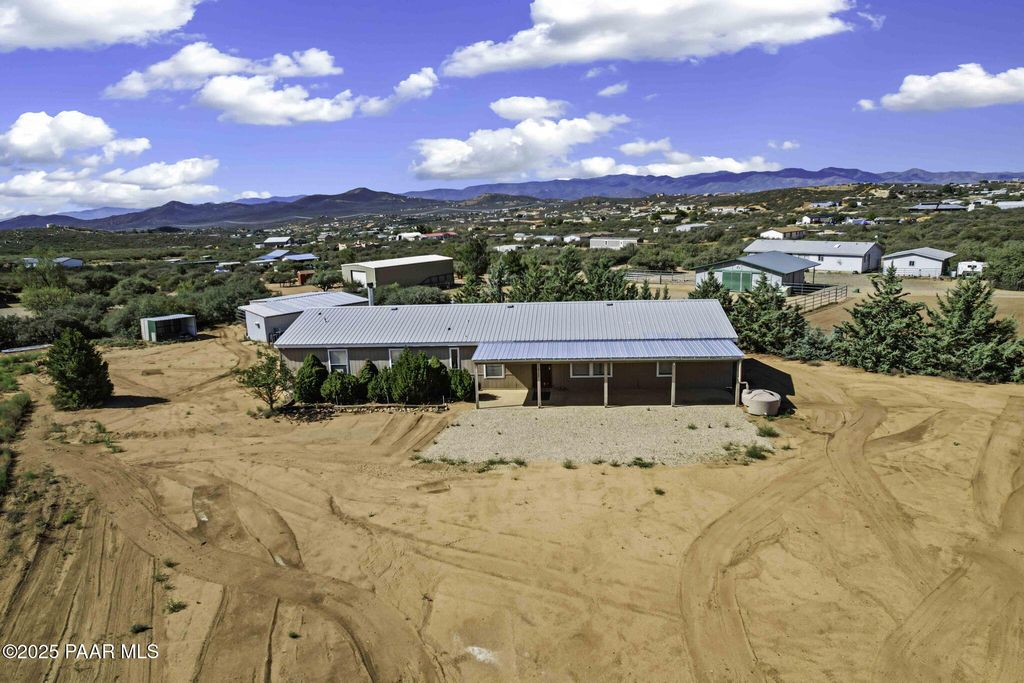 Photo of 18125 E Roper Way, Dewey-Humboldt, AZ 86327 (MLS # 1082225)