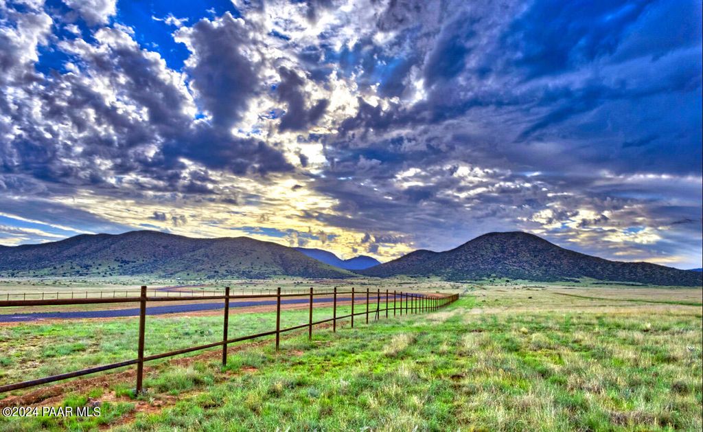 Photo of 10450 E Woven Gold Way, Prescott Valley, AZ 86315 (MLS # 1078683)