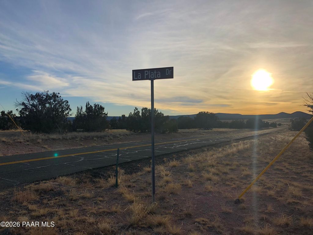 Photo of 32174 W Forest Lane, Seligman, AZ 86337 (MLS # 1079434)