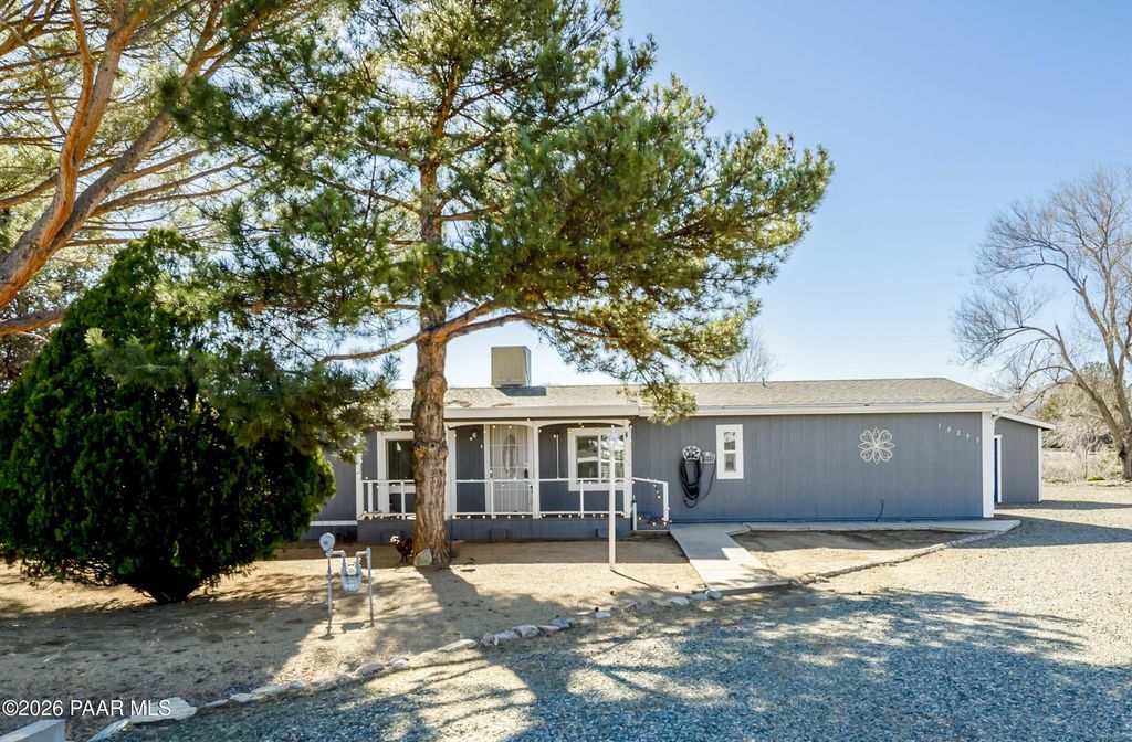 Photo of 10293 E Manzanita Trail, Dewey-Humboldt, AZ 86327 (MLS # 1078889)