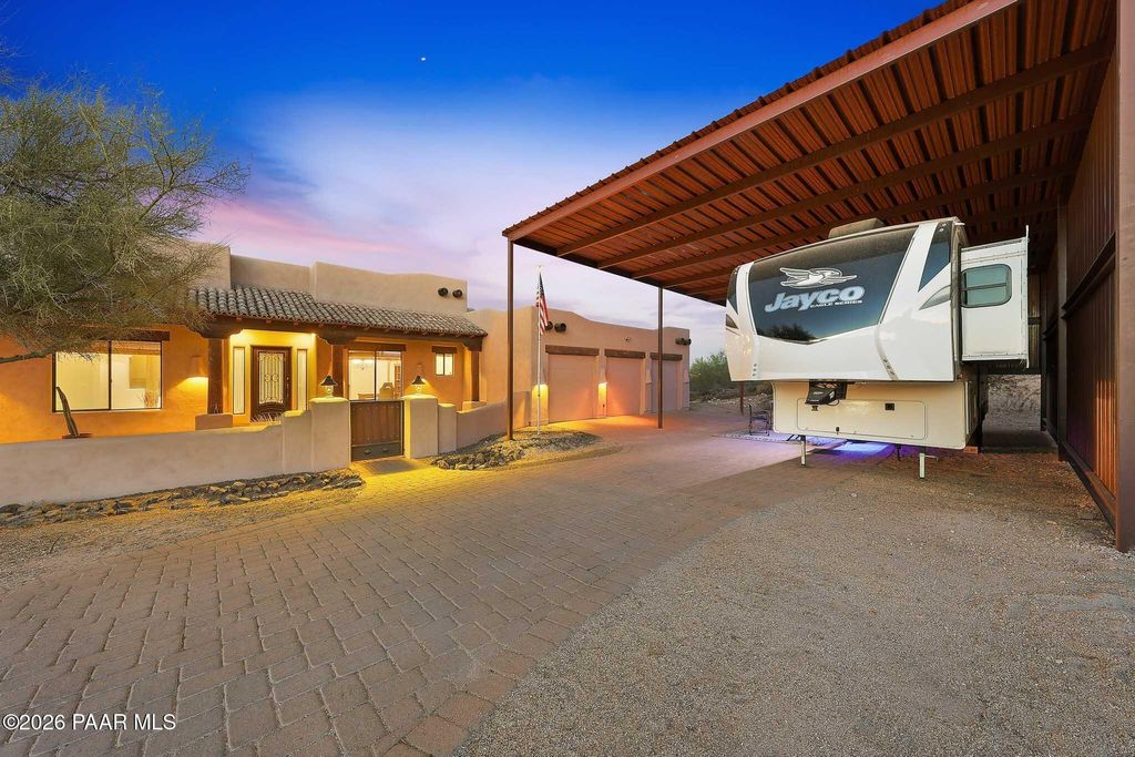 Photo of 3211 W Horizon Drive, Phoenix, AZ 85086 (MLS # 1081853)