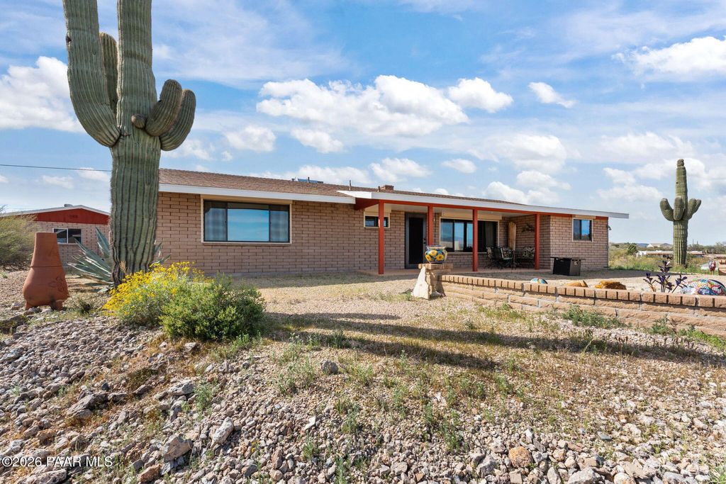 Photo of 1605 Corral Drive, Wickenburg, AZ 85390 (MLS # 1079907)