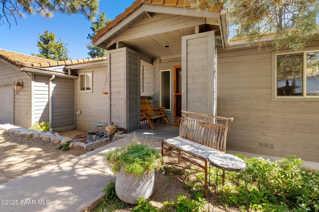 Photo of 1431 Royal Oak Circle Circle, Prescott, AZ 86305 (MLS # 1077120)