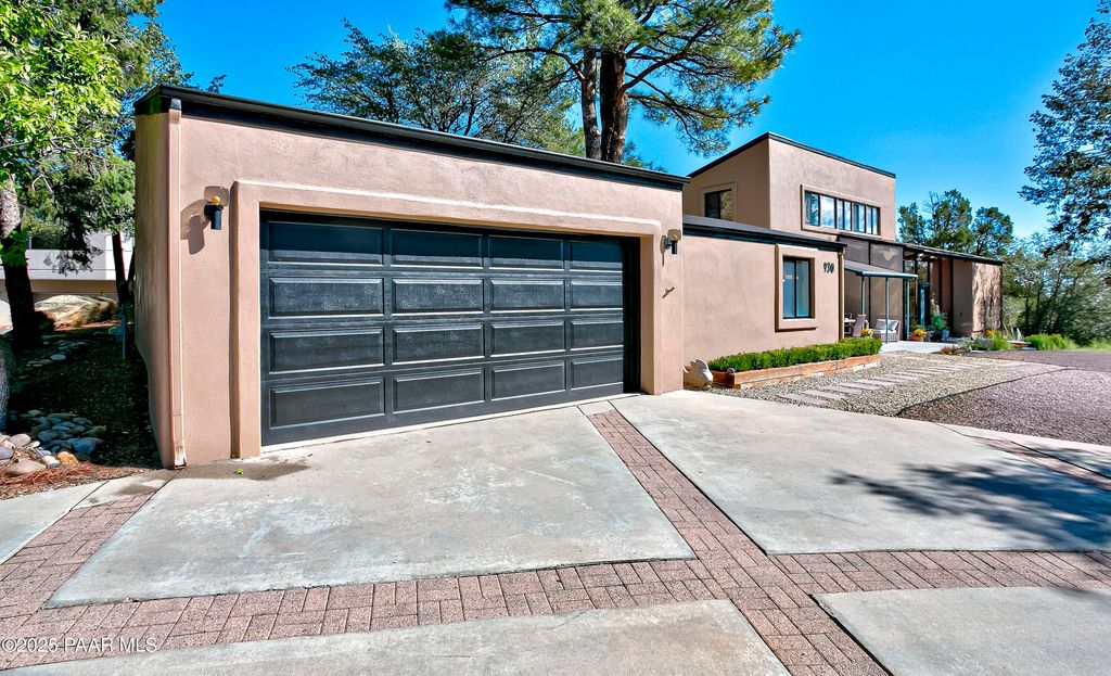 Photo of 930 Country Club Drive, Prescott, AZ 86303 (MLS # 1077144)