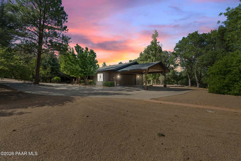 Photo of 2 Glen Oaks Drive, Prescott, AZ 86305 (MLS # 1083253)