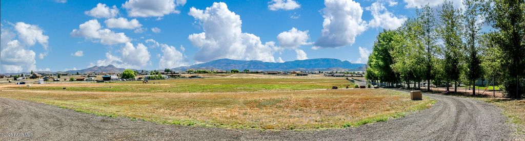 Photo of 10450 N Poquito Valley Road, Prescott Valley, AZ 86315 (MLS # 1079485)