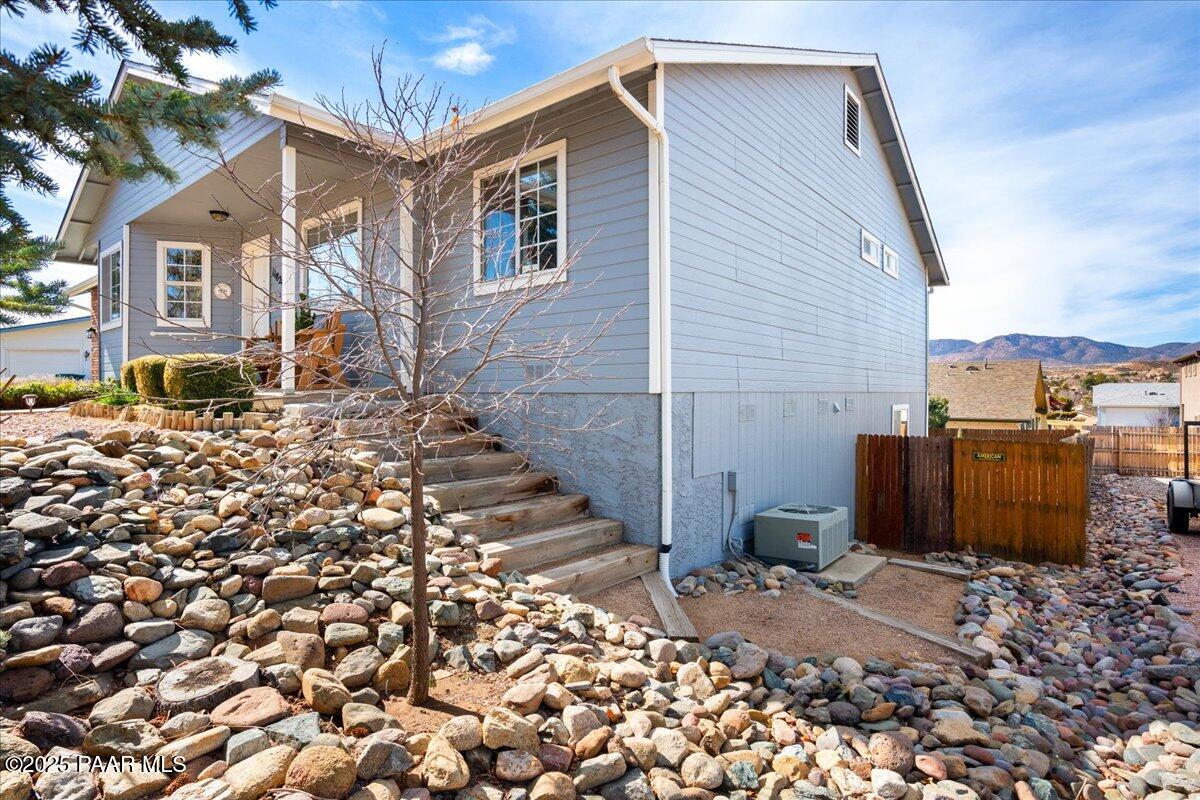 11820 E Stirrup High Dr E