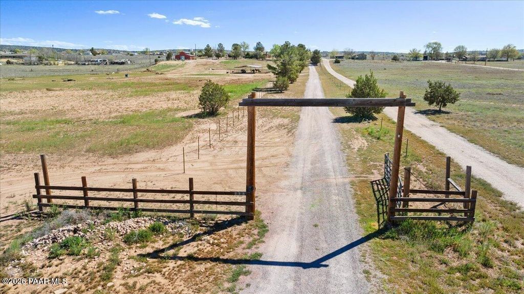 Photo of 25325 N Naples Street, Paulden, AZ 86334 (MLS # 1080660)