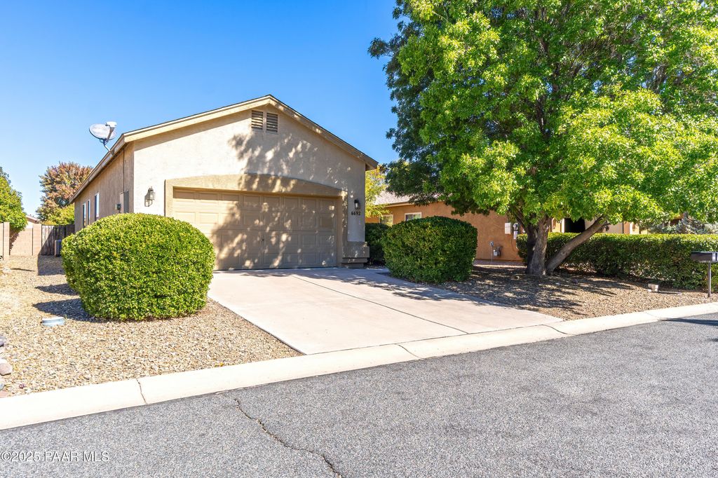 Photo of 6692 E Sandhurst Drive, Prescott Valley, AZ 86314 (MLS # 1077436)