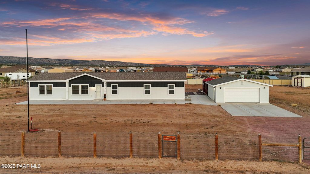 Photo of 26243 N Vineyard Lane, Paulden, AZ 86334 (MLS # 1077387)