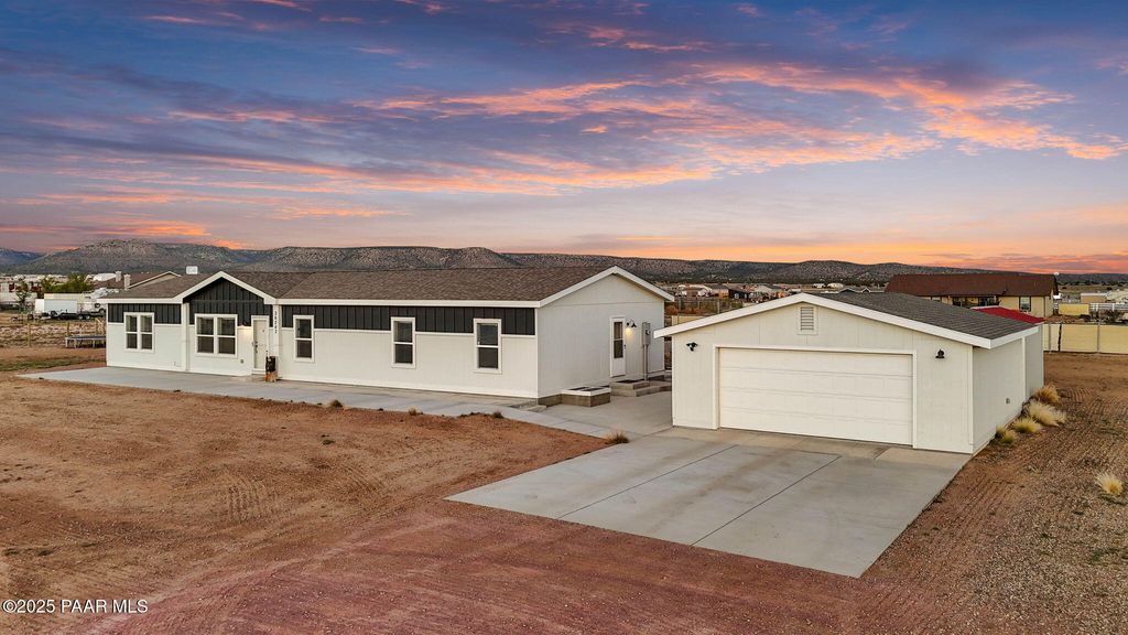Photo of 26243 N Vineyard Lane, Paulden, AZ 86334 (MLS # 1077387)