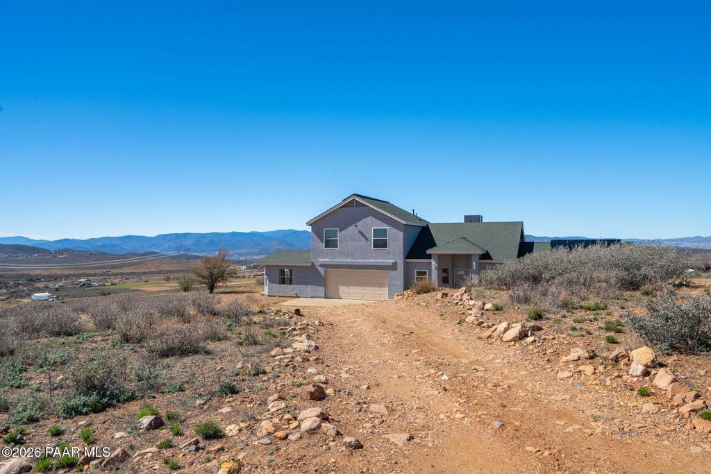 Photo of 16751 Leprechaun Road, Dewey-Humboldt, AZ 86327 (MLS # 1080056)