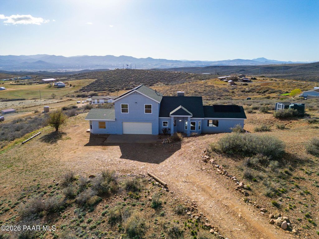 Photo of 16751 Leprechaun Road, Dewey-Humboldt, AZ 86327 (MLS # 1080056)