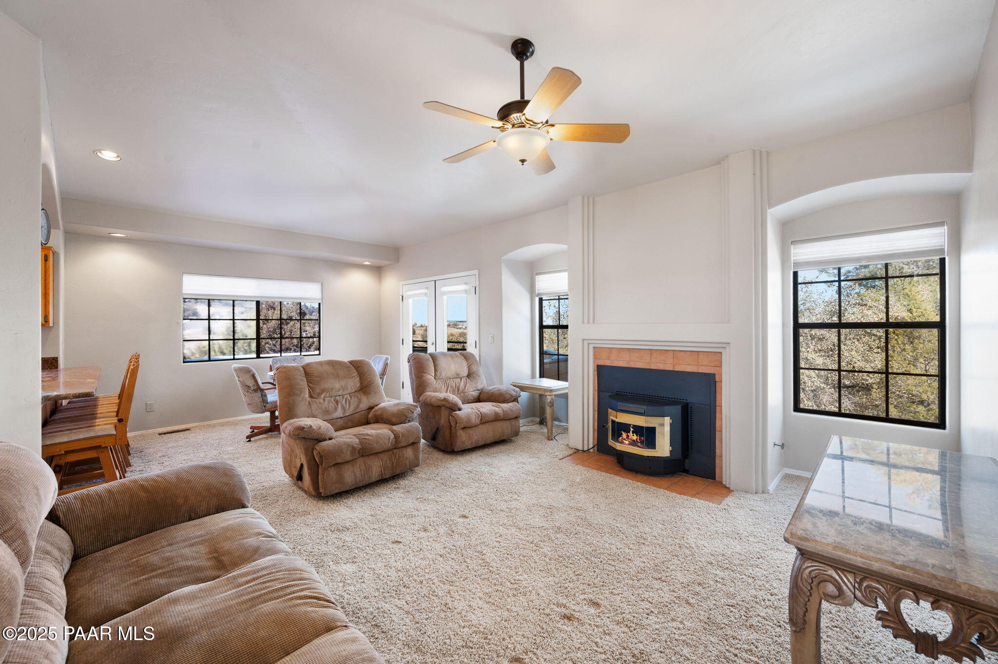 3204 E Silvercliff Circle