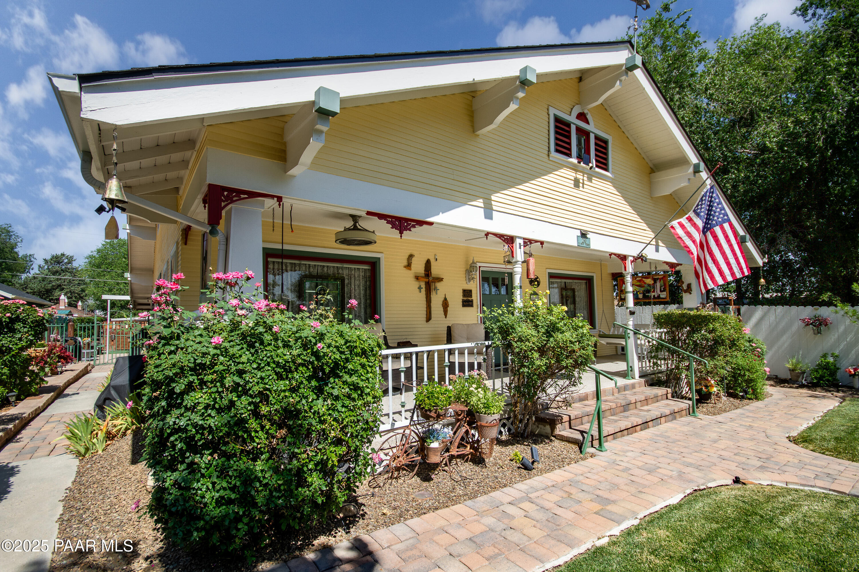 230 N Mount Vernon Avenue