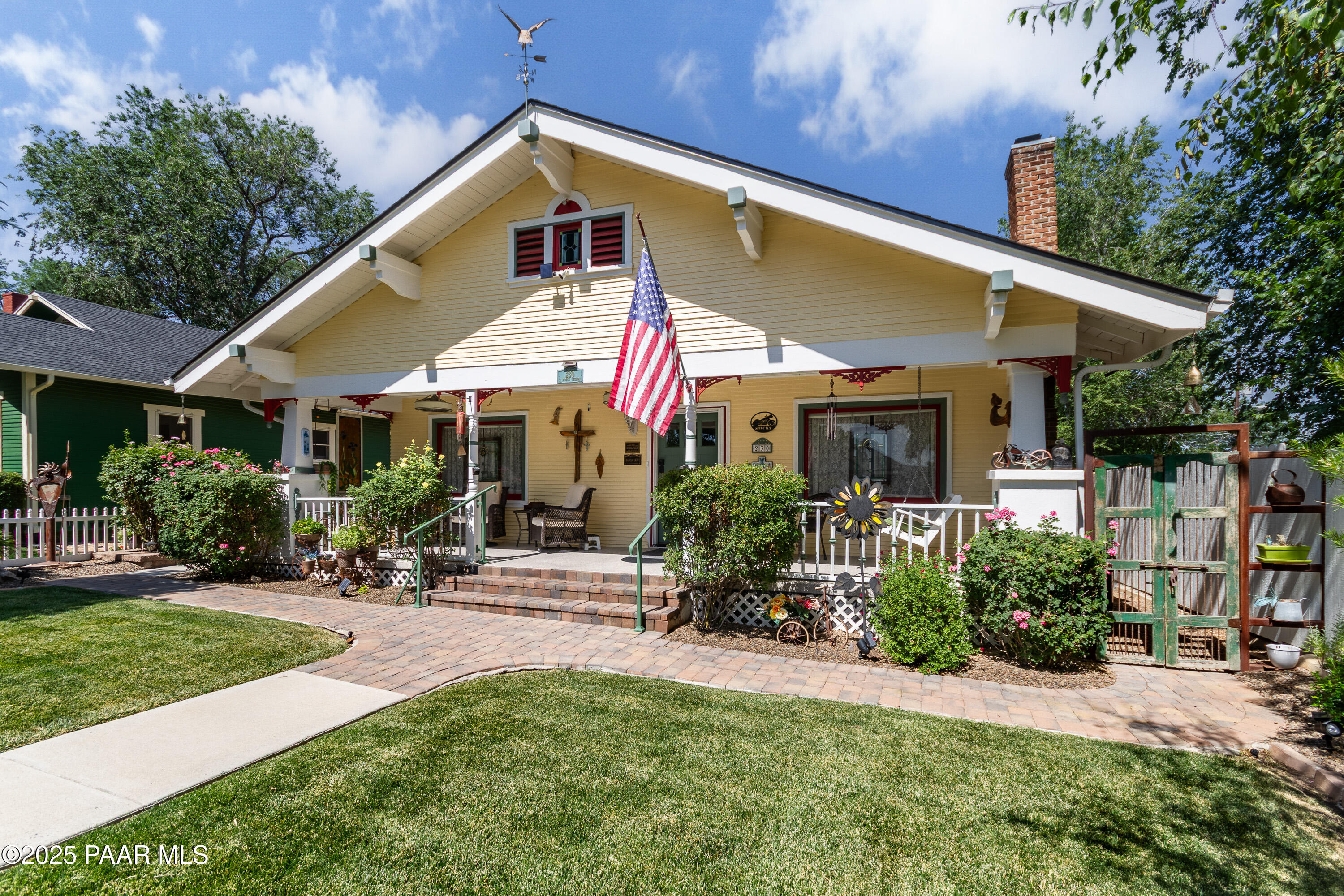 230 N Mount Vernon Avenue