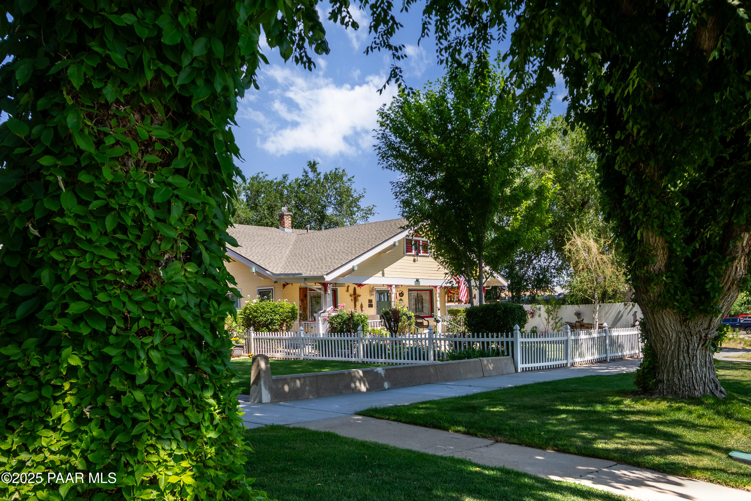 230 N Mount Vernon Avenue