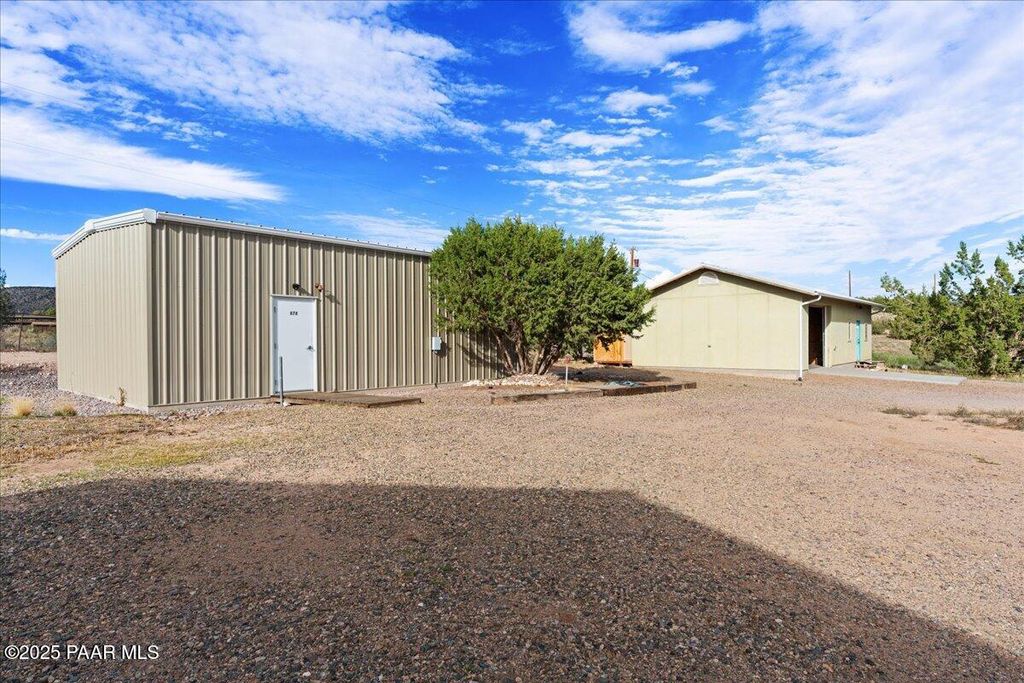Photo of 878 W Gina Marie Boulevard, Paulden, AZ 86334 (MLS # 1076726)