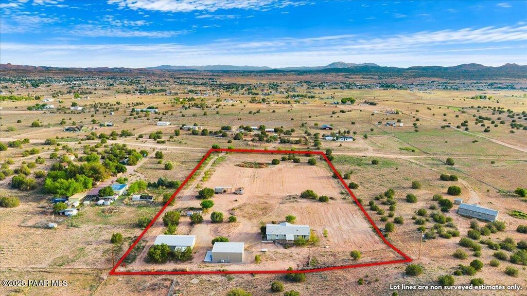 Photo of 878 W Gina Marie Boulevard, Paulden, AZ 86334 (MLS # 1076726)